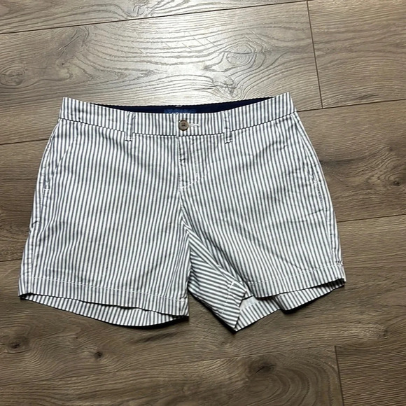 Old navy shorts. Like new - Picture 1 of 4